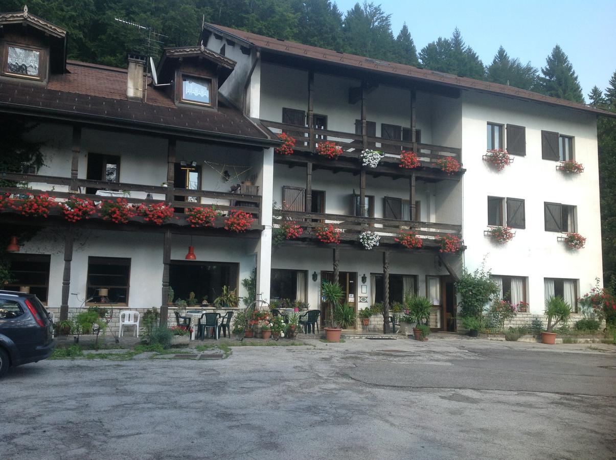 Albergo Club21 Lavarone Exteriör bild
